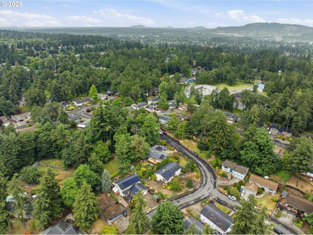 6717 OAKRIDGE Dr, Gladstone, OR 97027