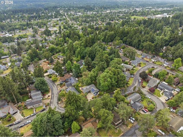6717 OAKRIDGE Dr, Gladstone, OR 97027