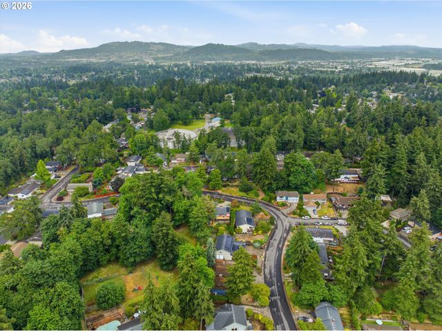 6717 OAKRIDGE Dr, Gladstone, OR 97027