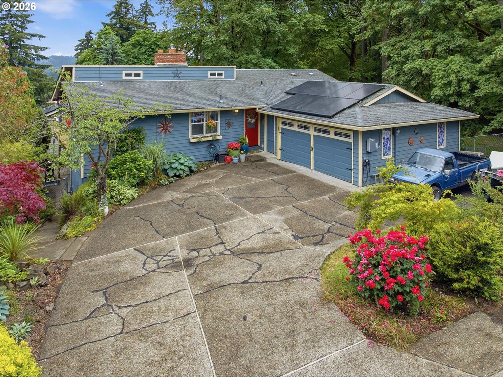 6717 OAKRIDGE Dr, Gladstone, OR 97027