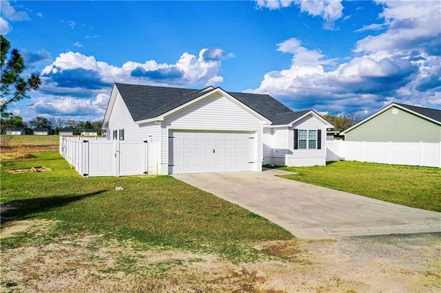 594 Pinehurst Drive, Blackshear, GA 31516