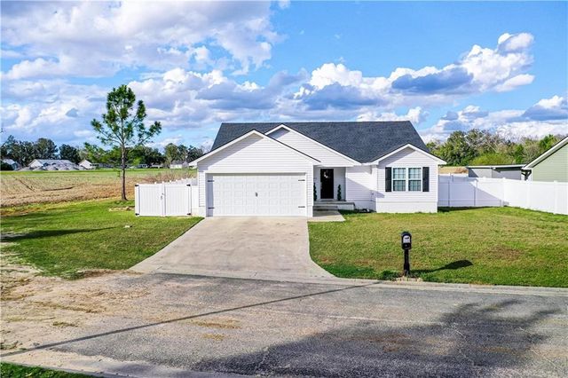 594 Pinehurst Drive, Blackshear, GA 31516