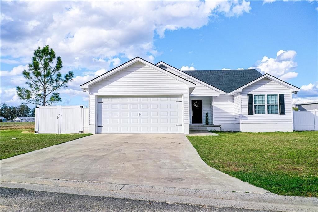 594 Pinehurst Drive, Blackshear, GA 31516