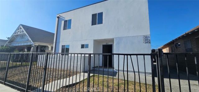 211 W 43rd, Los Angeles, CA 90037