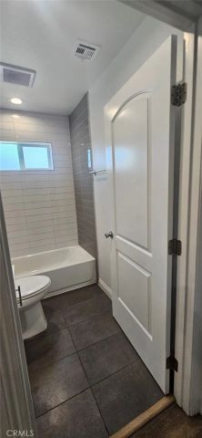 211 W 43rd, Los Angeles, CA 90037