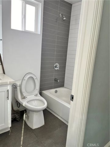 211 W 43rd, Los Angeles, CA 90037