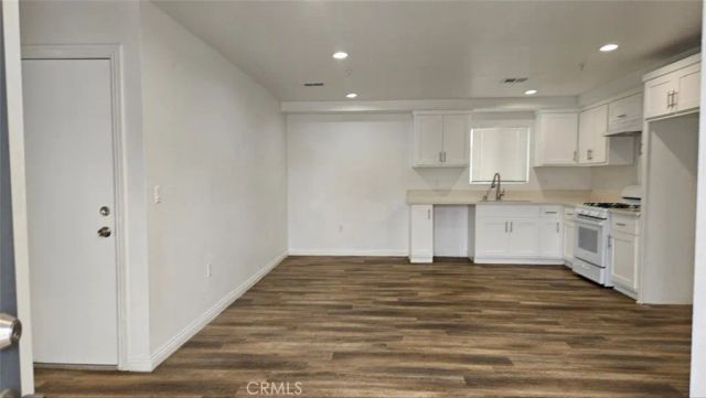 211 W 43rd, Los Angeles, CA 90037
