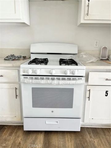 211 W 43rd, Los Angeles, CA 90037