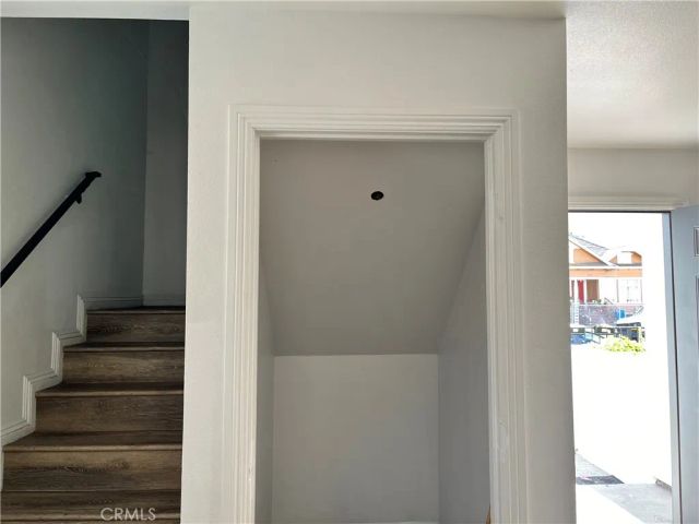 211 W 43rd, Los Angeles, CA 90037