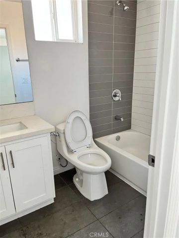 211 W 43rd, Los Angeles, CA 90037