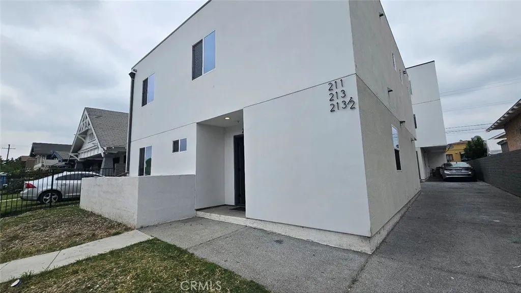 211 W 43rd, Los Angeles, CA 90037