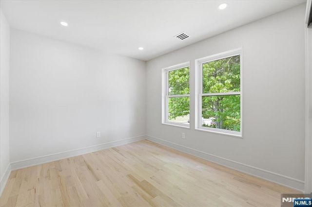 180 Sheridan Avenue, Clifton, NJ 07011