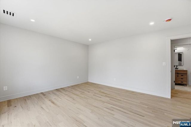 180 Sheridan Avenue, Clifton, NJ 07011