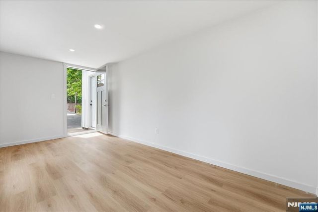 180 Sheridan Avenue, Clifton, NJ 07011