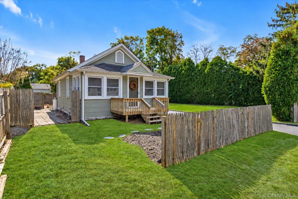 8 Rockne Street, Huntington, NY 11743 — exterior