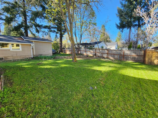 160 E E Street, Jacksonville, OR 97530