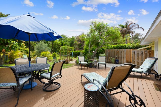 8704 SE Jardin Street, Hobe Sound, FL 33455