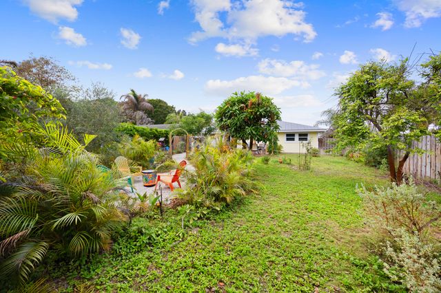 8704 SE Jardin Street, Hobe Sound, FL 33455