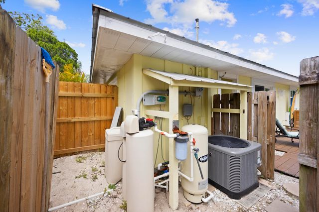8704 SE Jardin Street, Hobe Sound, FL 33455