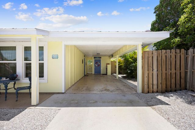 8704 SE Jardin Street, Hobe Sound, FL 33455