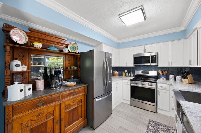 8704 SE Jardin Street, Hobe Sound, FL 33455