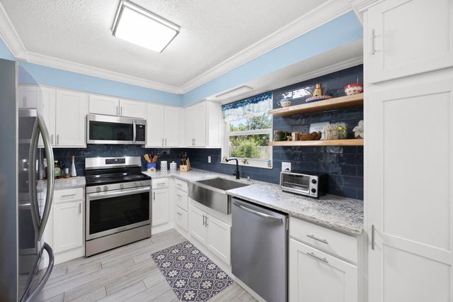 8704 SE Jardin Street, Hobe Sound, FL 33455