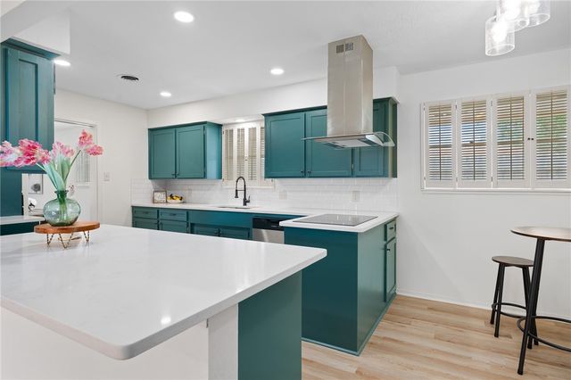 502 Meadowbrook Dr, Corpus Christi, TX 78412