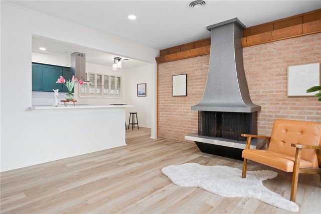 502 Meadowbrook Dr, Corpus Christi, TX 78412