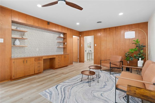 502 Meadowbrook Dr, Corpus Christi, TX 78412