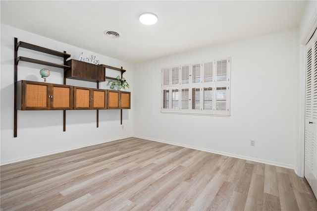 502 Meadowbrook Dr, Corpus Christi, TX 78412