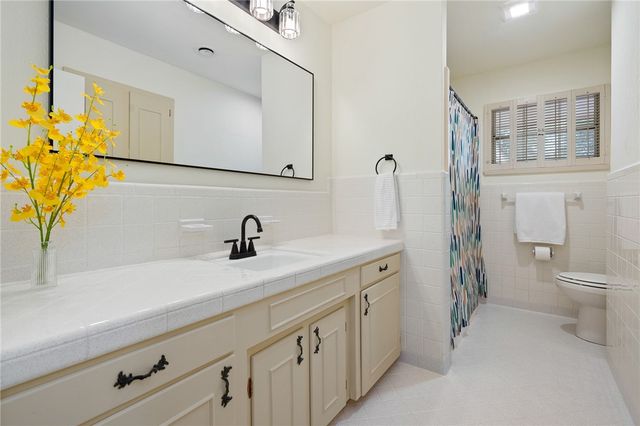 502 Meadowbrook Dr, Corpus Christi, TX 78412