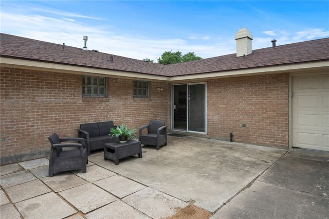 502 Meadowbrook Dr, Corpus Christi, TX 78412