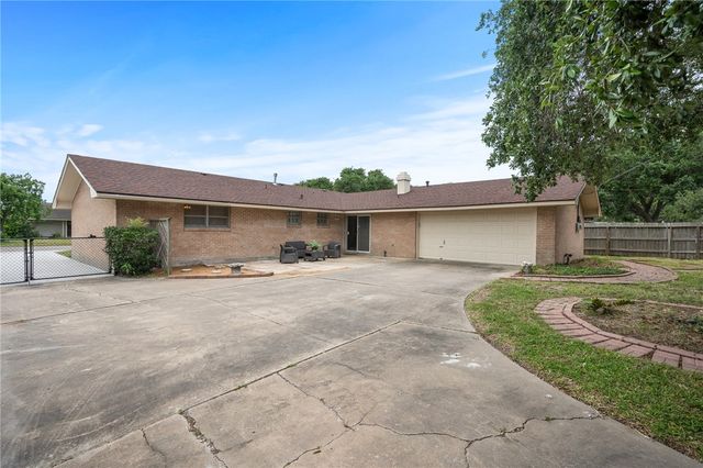 502 Meadowbrook Dr, Corpus Christi, TX 78412