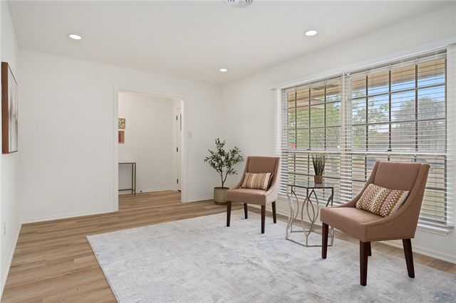 502 Meadowbrook Dr, Corpus Christi, TX 78412