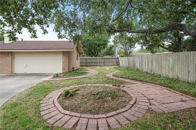 502 Meadowbrook Dr, Corpus Christi, TX 78412