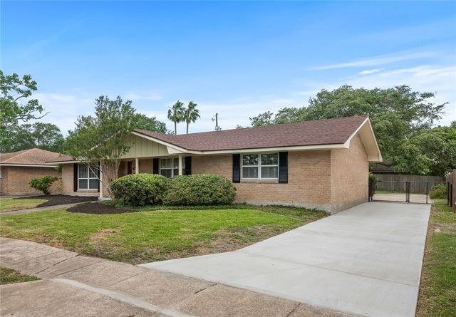 502 Meadowbrook Dr, Corpus Christi, TX 78412