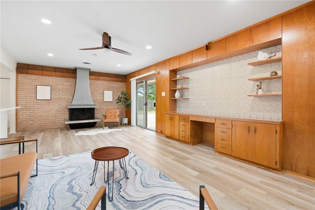 502 Meadowbrook Dr, Corpus Christi, TX 78412