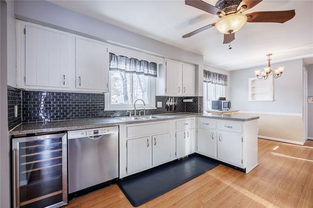 121 Wyndham Road, Irondequoit, NY 14609