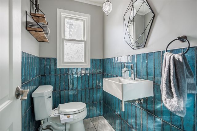 121 Wyndham Road, Irondequoit, NY 14609