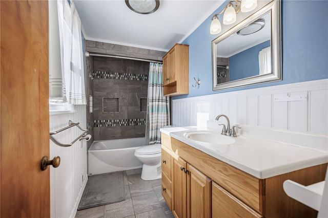 121 Wyndham Road, Irondequoit, NY 14609