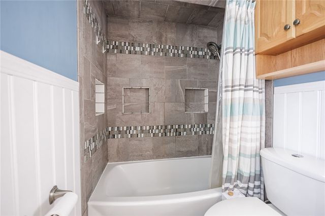 121 Wyndham Road, Irondequoit, NY 14609