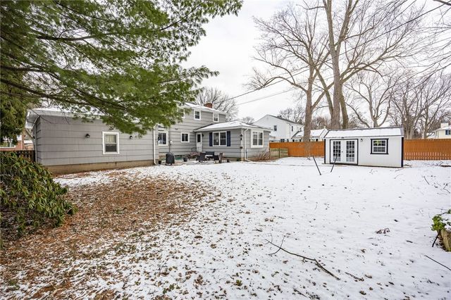 121 Wyndham Road, Irondequoit, NY 14609