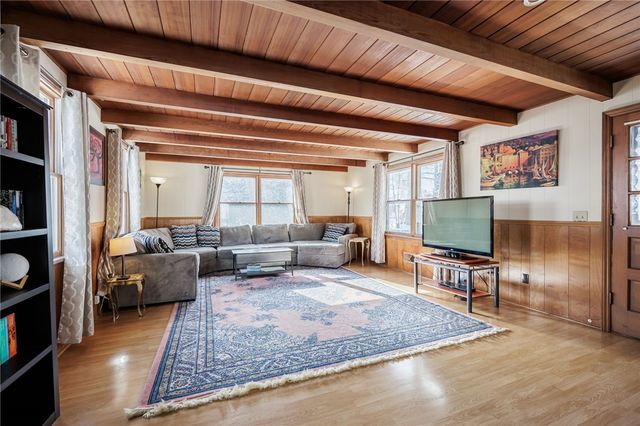 121 Wyndham Road, Irondequoit, NY 14609