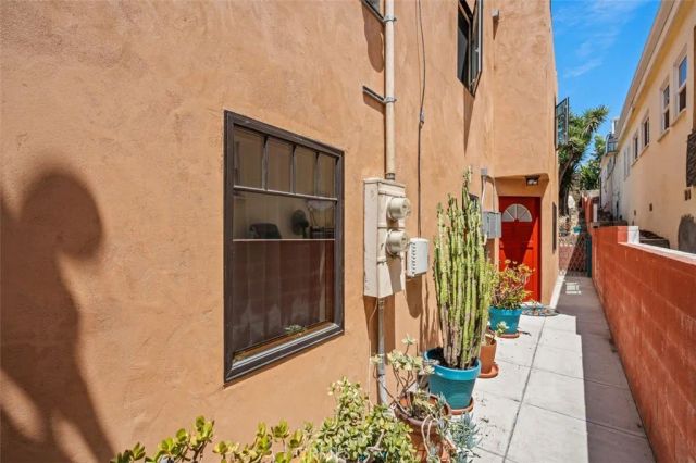 832 Cypress Avenue, Hermosa Beach, CA 90254