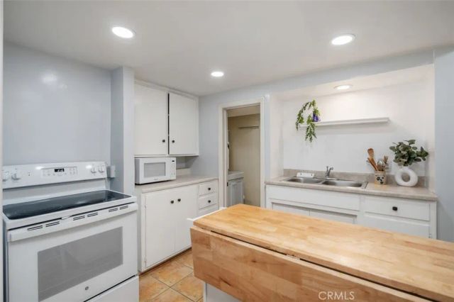 832 Cypress Avenue, Hermosa Beach, CA 90254