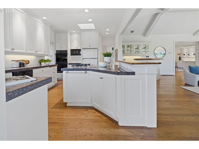 3163 Sw TURNER Rd, West Linn, OR 97068