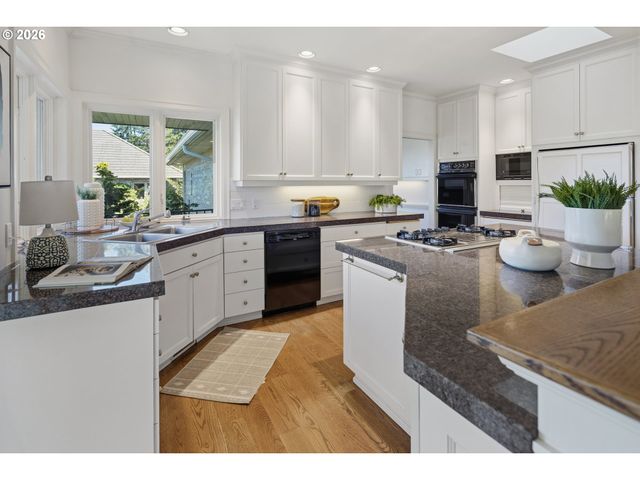 3163 Sw TURNER Rd, West Linn, OR 97068