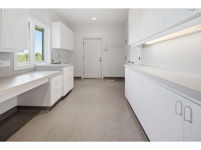 3163 Sw TURNER Rd, West Linn, OR 97068