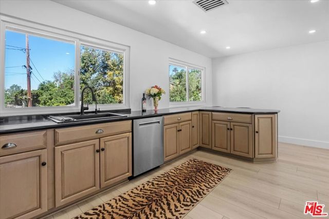 4810 Rosa Road, Woodland Hills (los Angeles), CA 91364