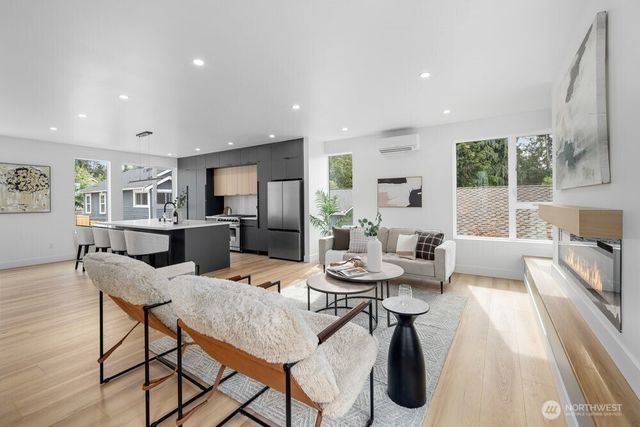 1212 NE 100th Street, Seattle, WA 98125